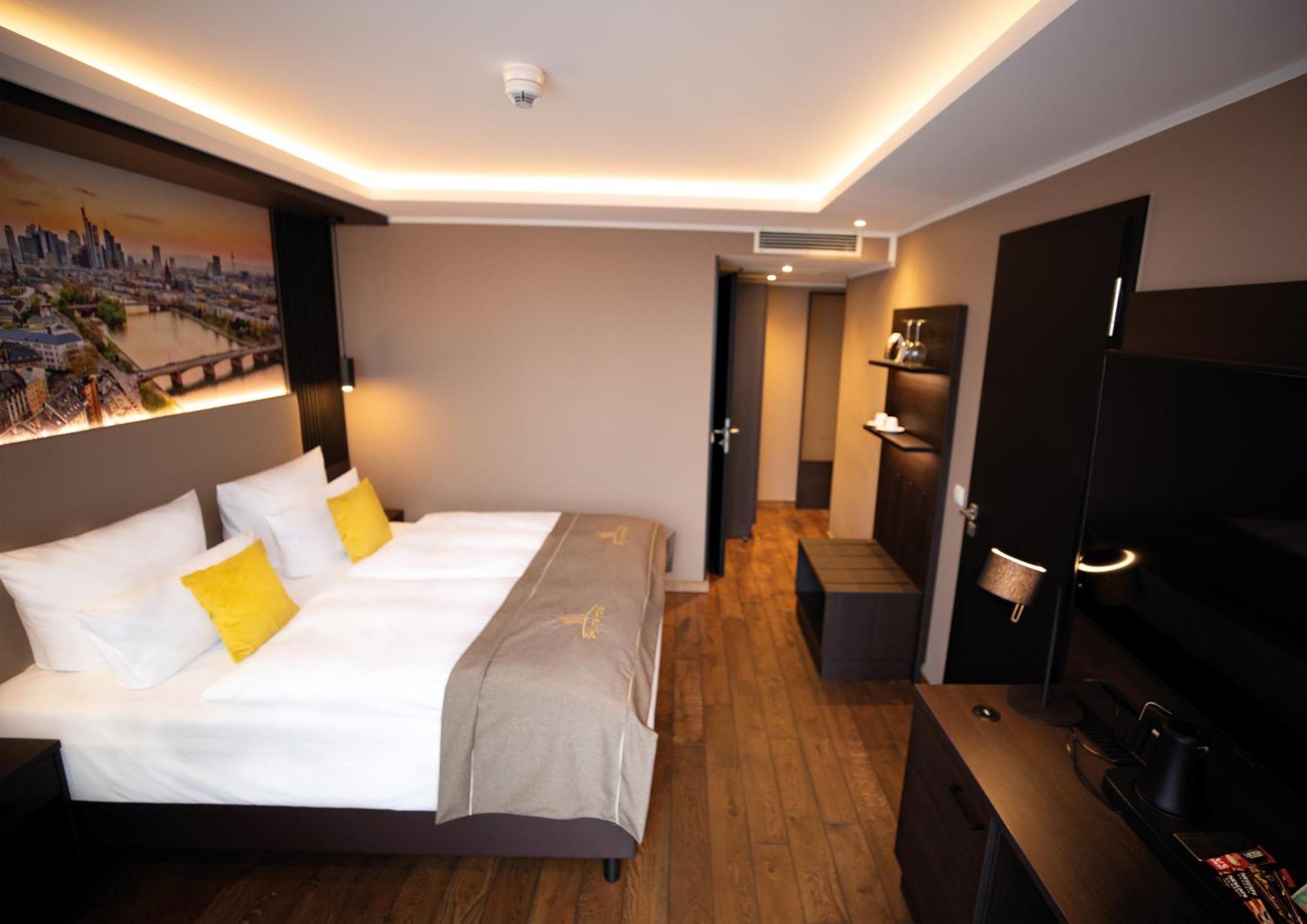 Hotel Skyline Frankfurt 4*